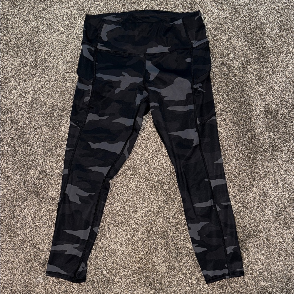 Athleta Camo crop Leggings